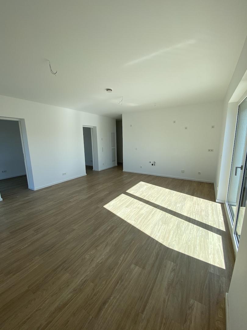 Zimmer mit Wohnküchenbereich