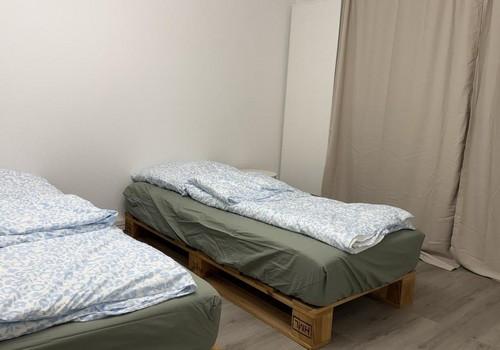 Schlafzimmer mit zwei Betten