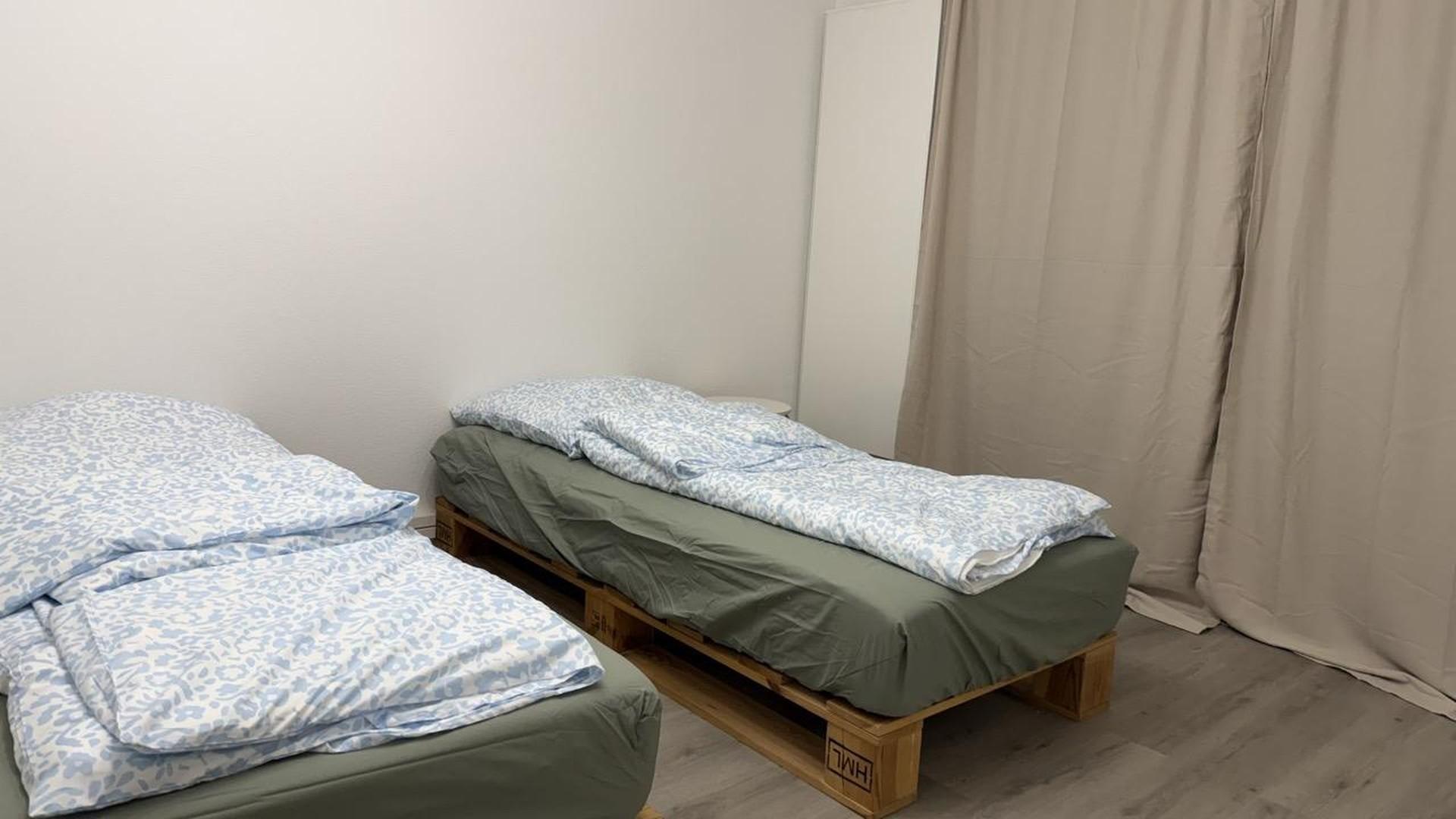 Schlafzimmer mit zwei Betten