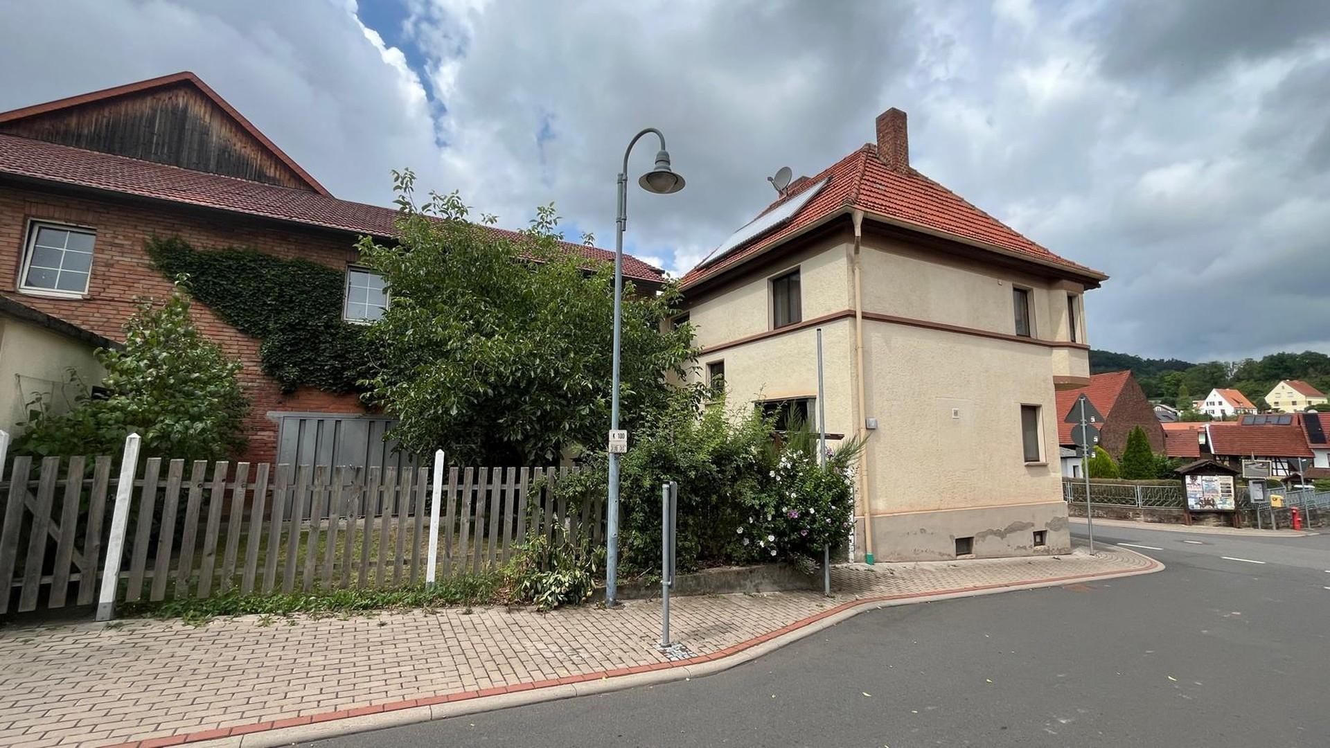 4 - Haupthaus und Nebenhaus