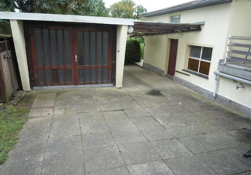 Garage und Hofbereich