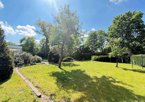Garten mit Baumbestand