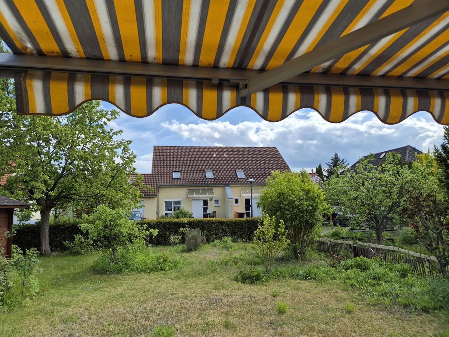Blick zum Nachbarhaus gegenübe
