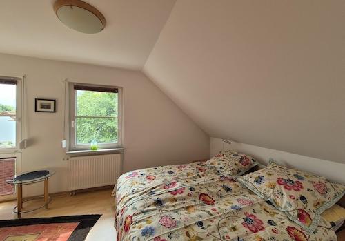 Schlafzimmer 1