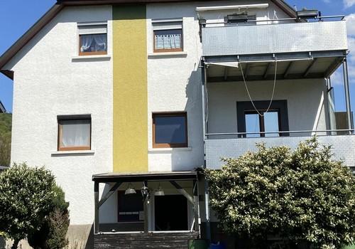 Seitenansicht links mit Balkon