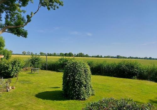 Weitblick aus dem Garten