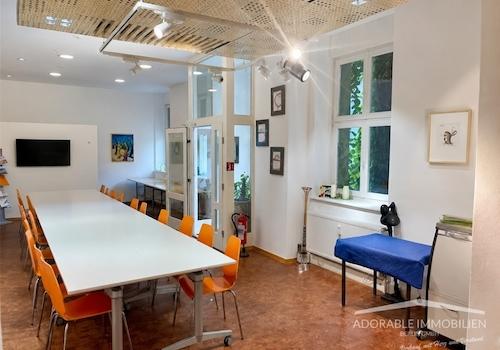 Konferenzraum mit minimalistischem Design