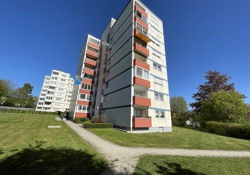 Hausansicht mit Pfeil zur Wohnung