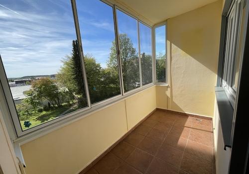 Balkon mit Fliegengitter