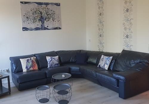 Wohnzimmer mit Designercouch