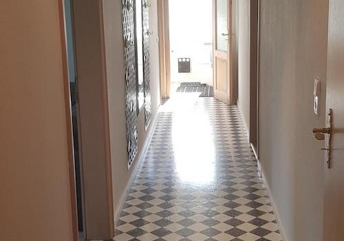 Flur mit zweiter Garderobe