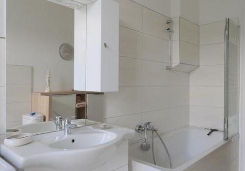 Wanne mit Duschwand