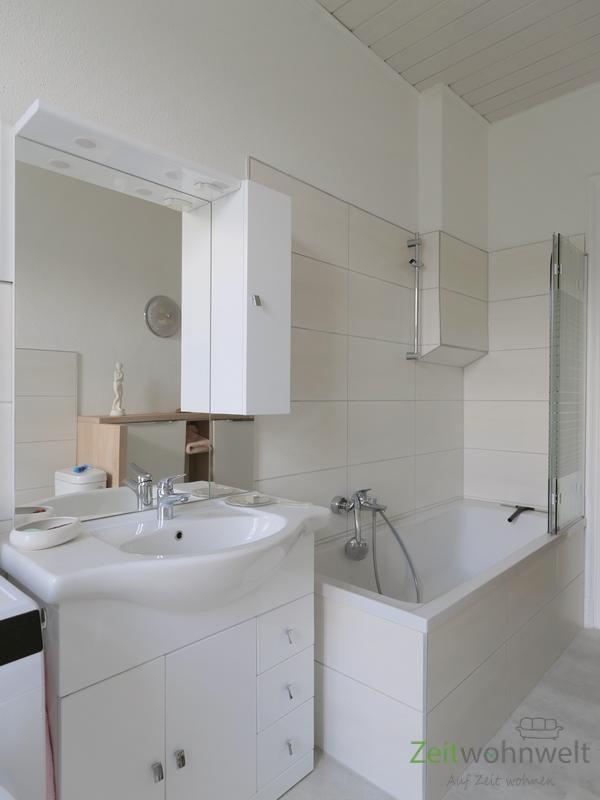 Wanne mit Duschwand
