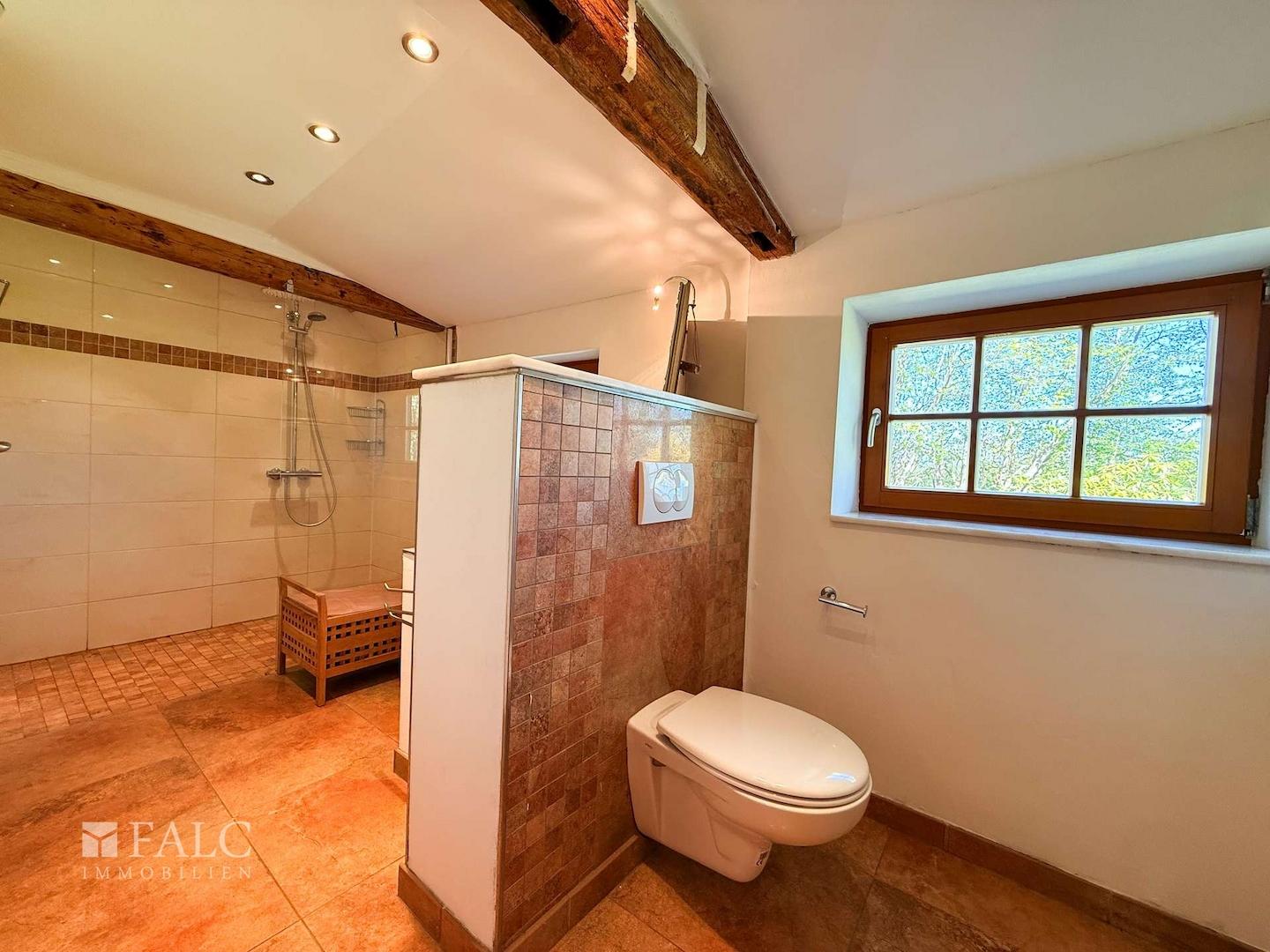 Badezimmer Erdgeschoss Bild 1