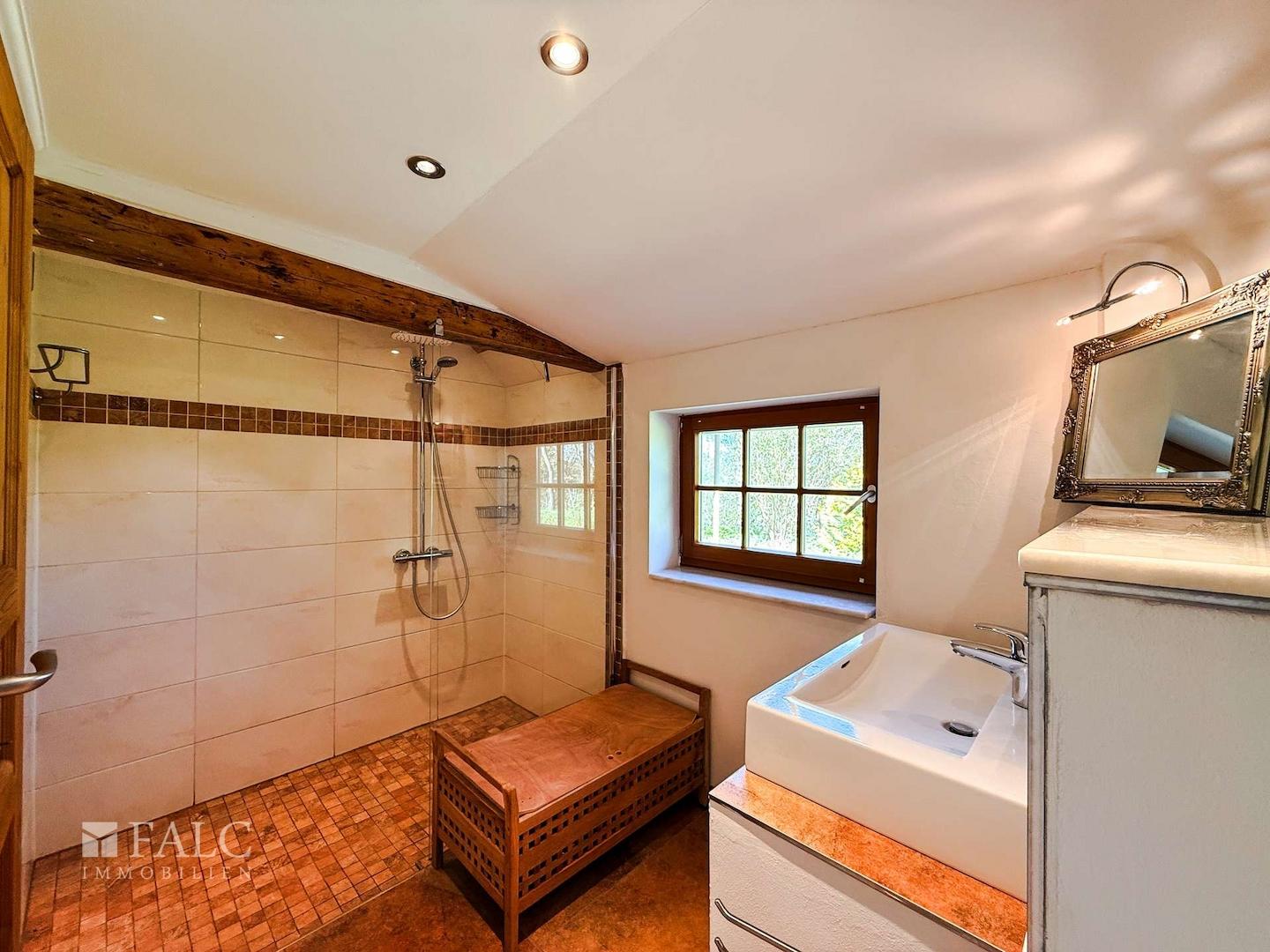 Badezimmer Erdgeschoss Bild 3