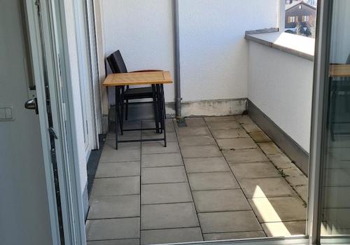möbl. Balkon v. Wohnzimmer aus