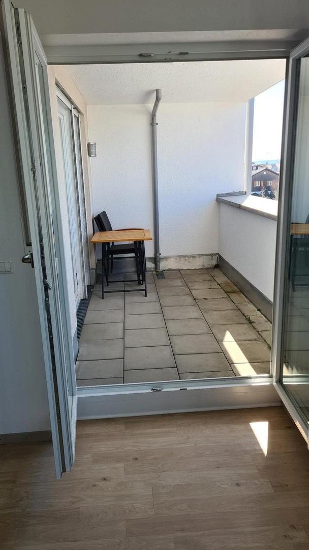 möbl. Balkon v. Wohnzimmer aus