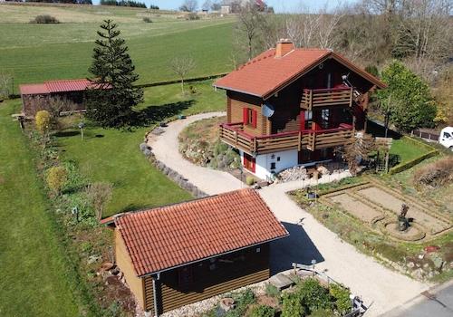 Carport, Haus und Gartenhaus