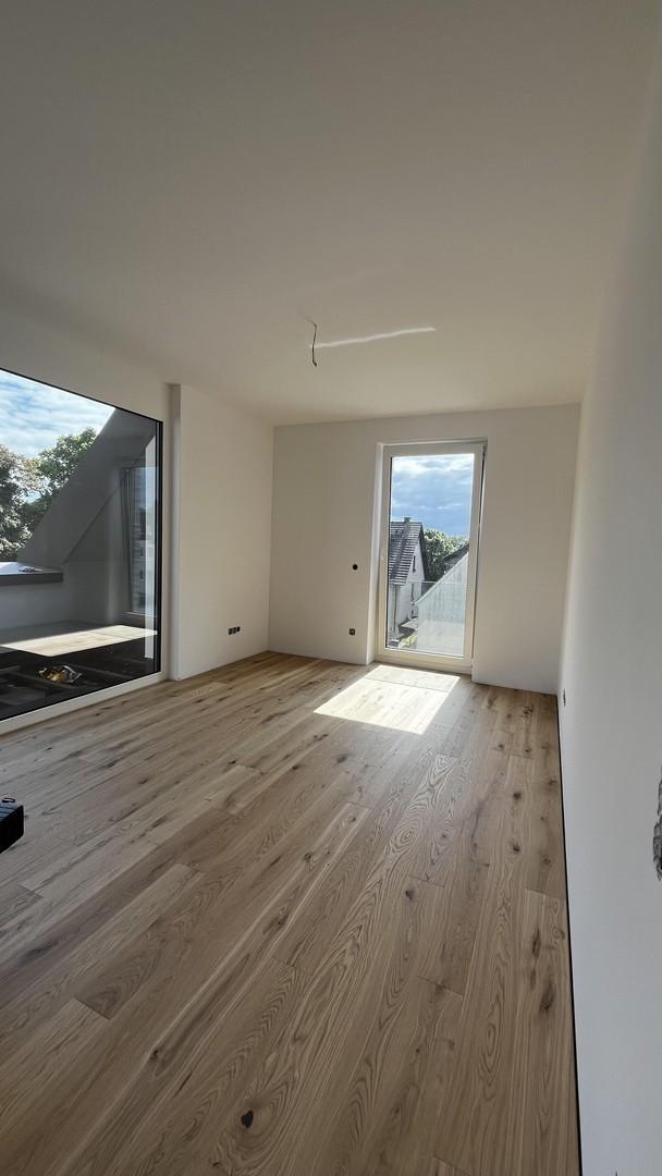 Wohnbereich, Blick zum Balkon