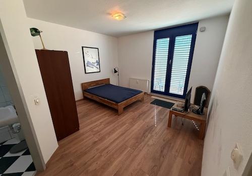 Schlafzimmer 1