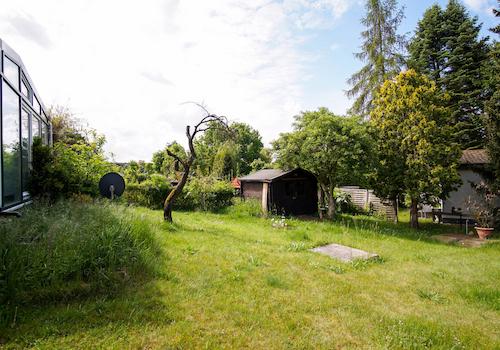 Gartenhäuschen und Garten
