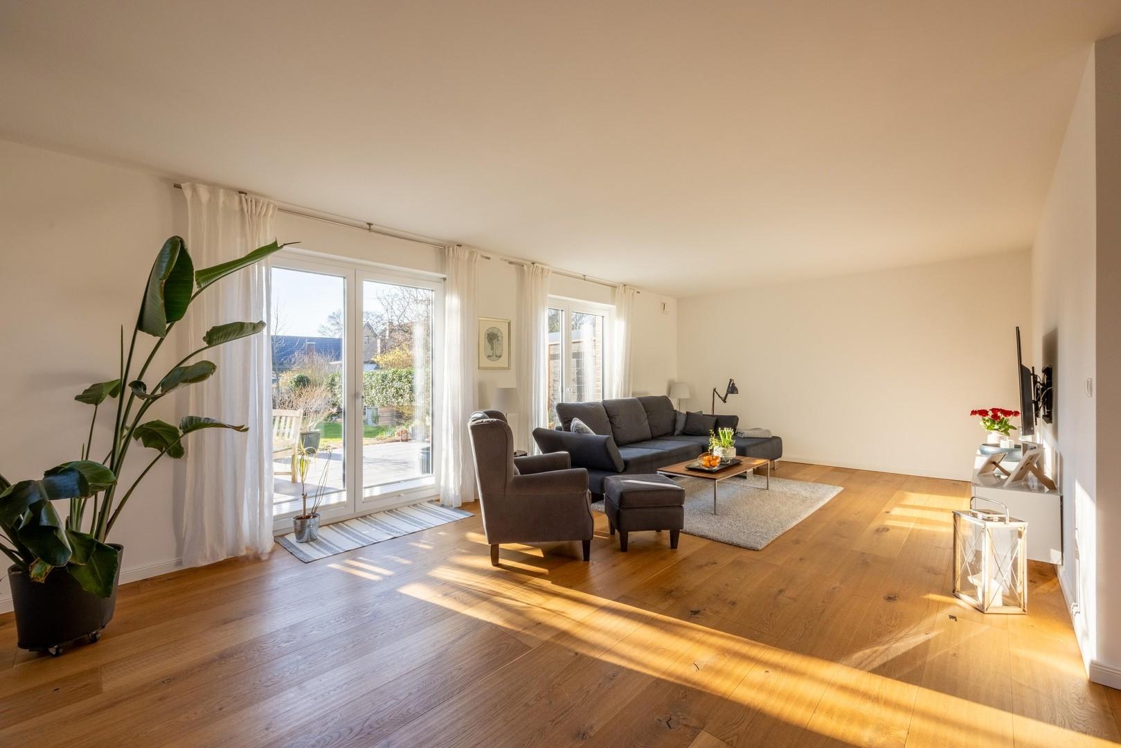 Helles Wohnzimmer mit Platz!