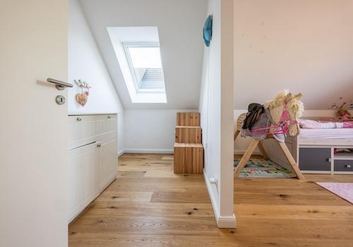 Zimmer mit mögl. Büronische