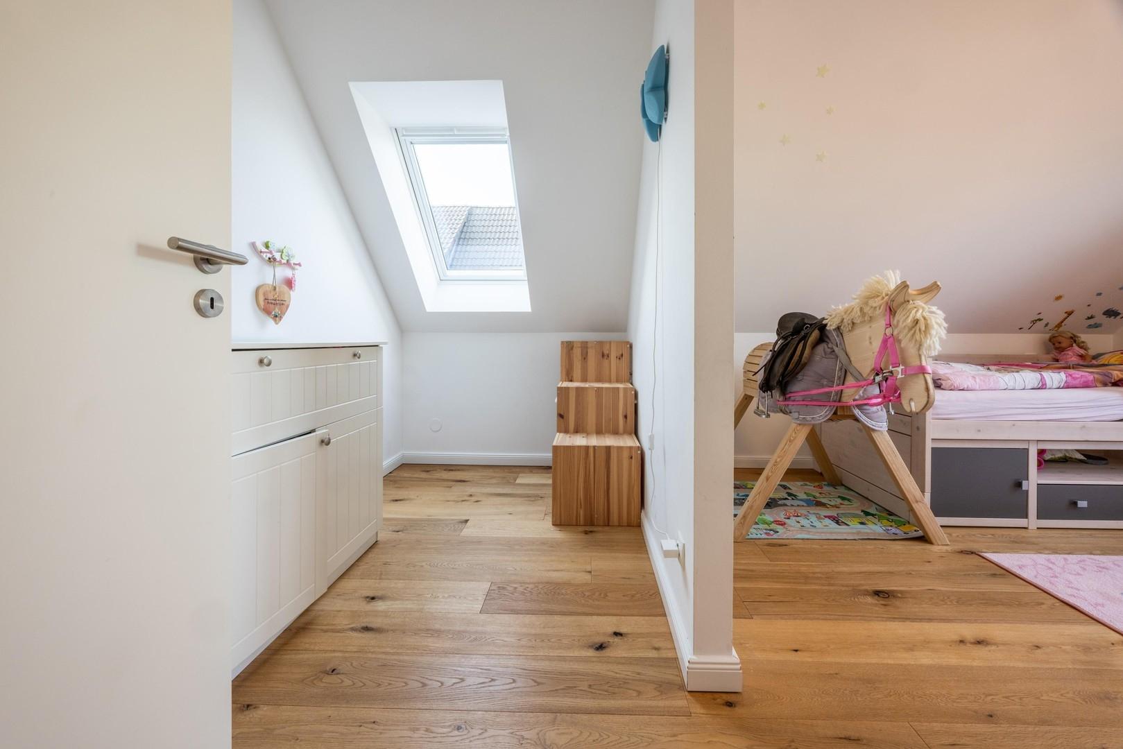 Zimmer mit mögl. Büronische