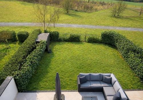 Terrasse und Garten, EG