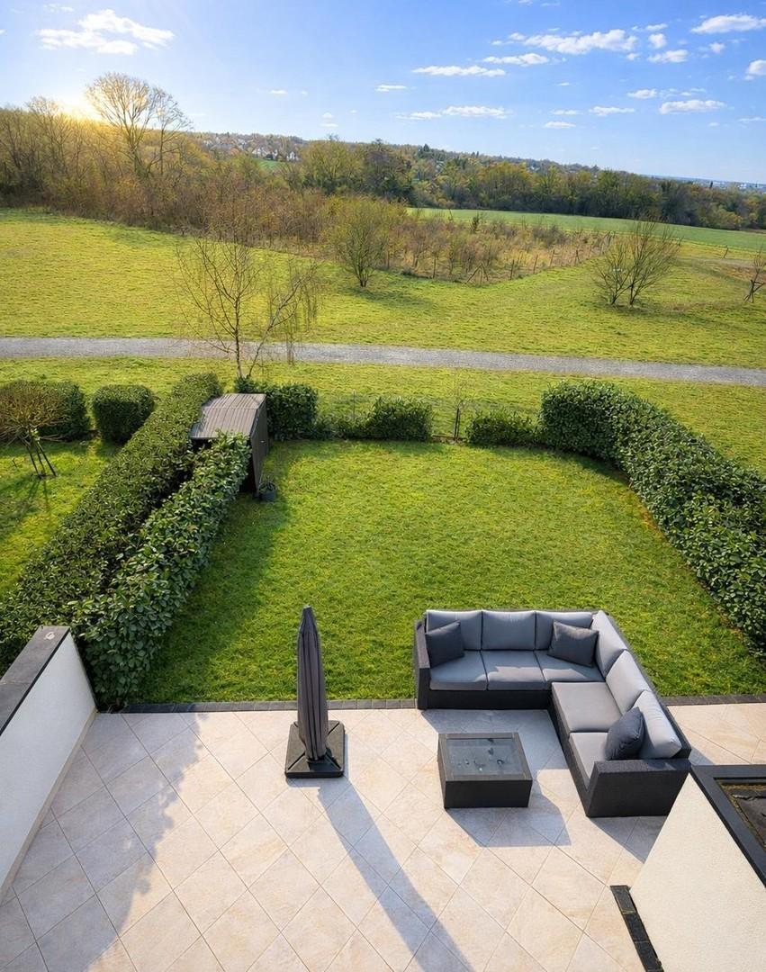 Terrasse und Garten, EG