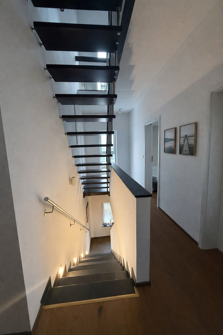 Treppe und Flur, 1.OG