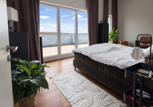 großzügiges Schlafzimmer 2.OG