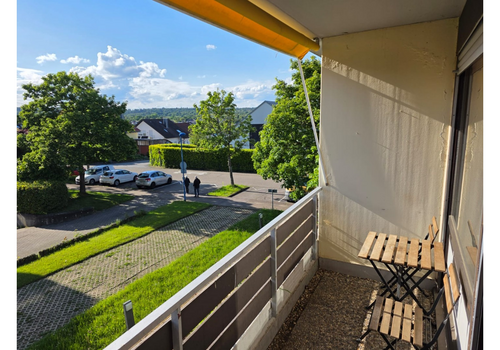 Zimmer links Balkon