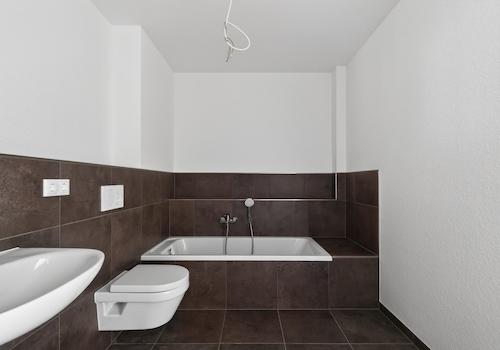 Badezimmer mit Wanne 