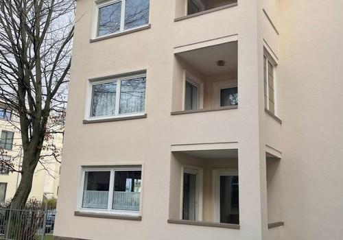 Hausansicht seitlich Balkon