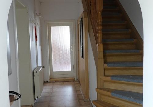 Flur und Treppe