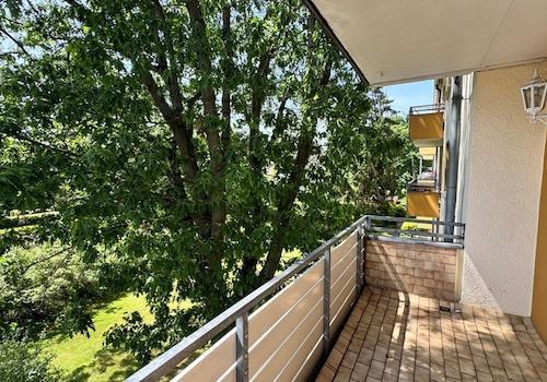 Blick vom Balkon ins Grüne