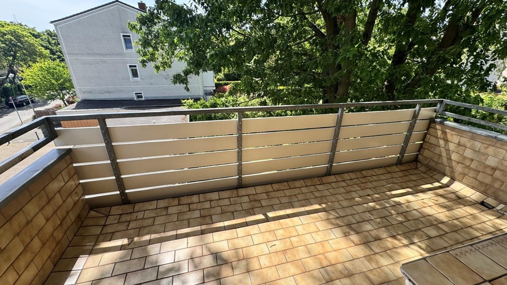 großer Balkon