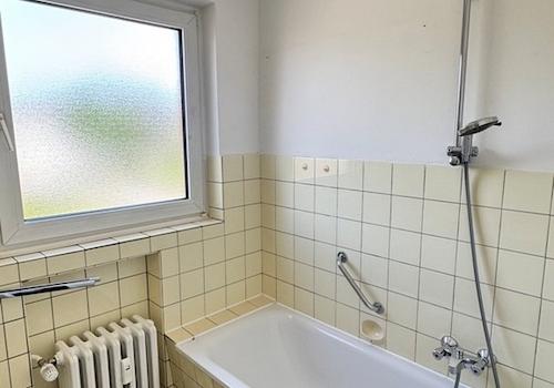 Wannenbad mit Fenster