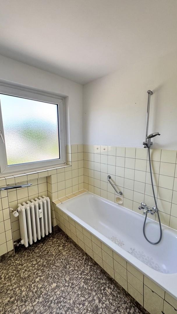 Wannenbad mit Fenster