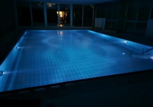 Schwimmbad 2