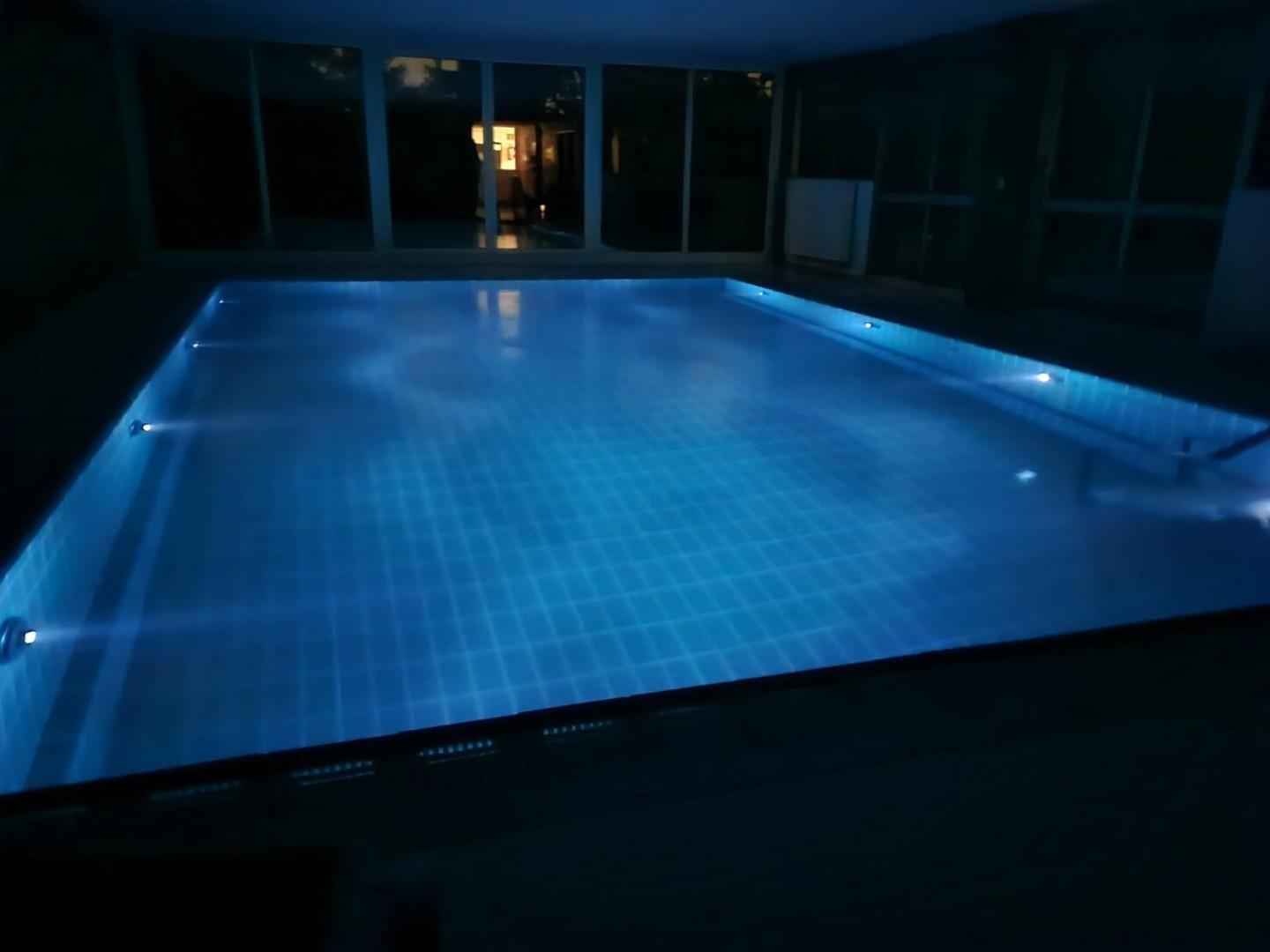 Schwimmbad 2