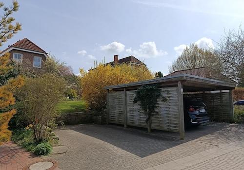 Stellplatz und Doppelcarport