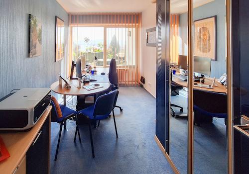 Arbeitszimmer mir Blick über den Rhein