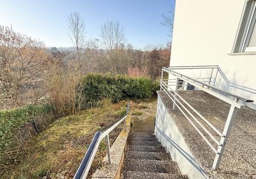 Zugang zum unteren Grundstücksbereich und Heizung