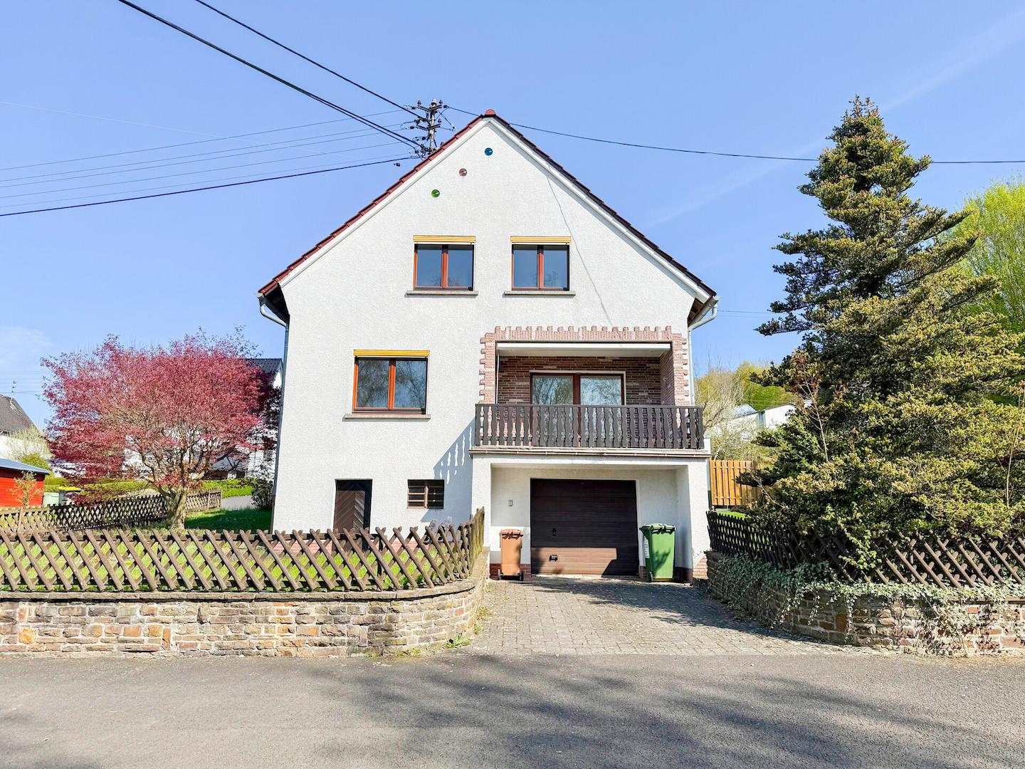 Einfahrt Garage