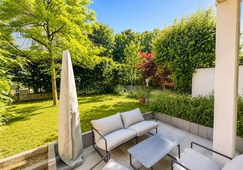 Blick auf die Terrasse und Garten