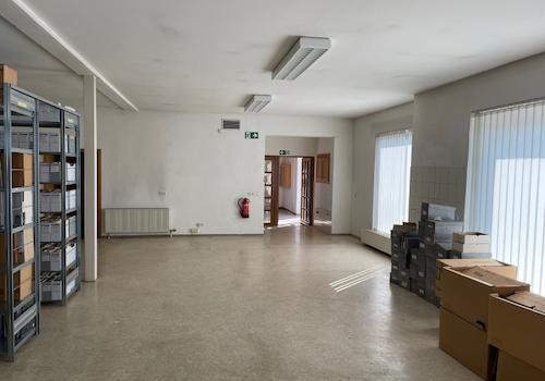 links zu Sozialräumen, rechts zum Ausgang