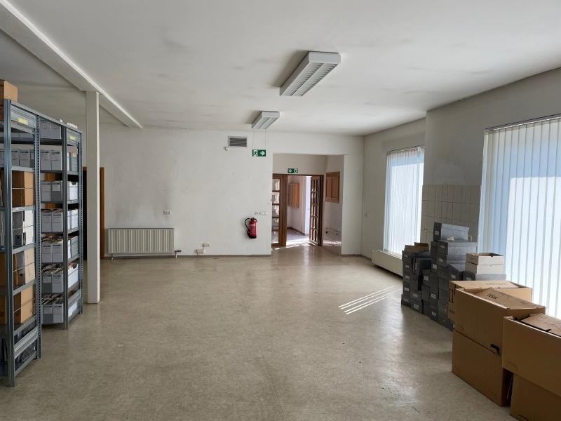 links zu Sozialräumen, rechts zum Ausgang