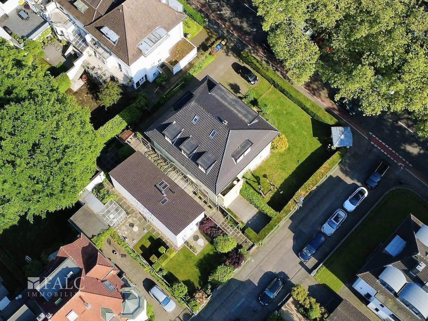 Grundstück